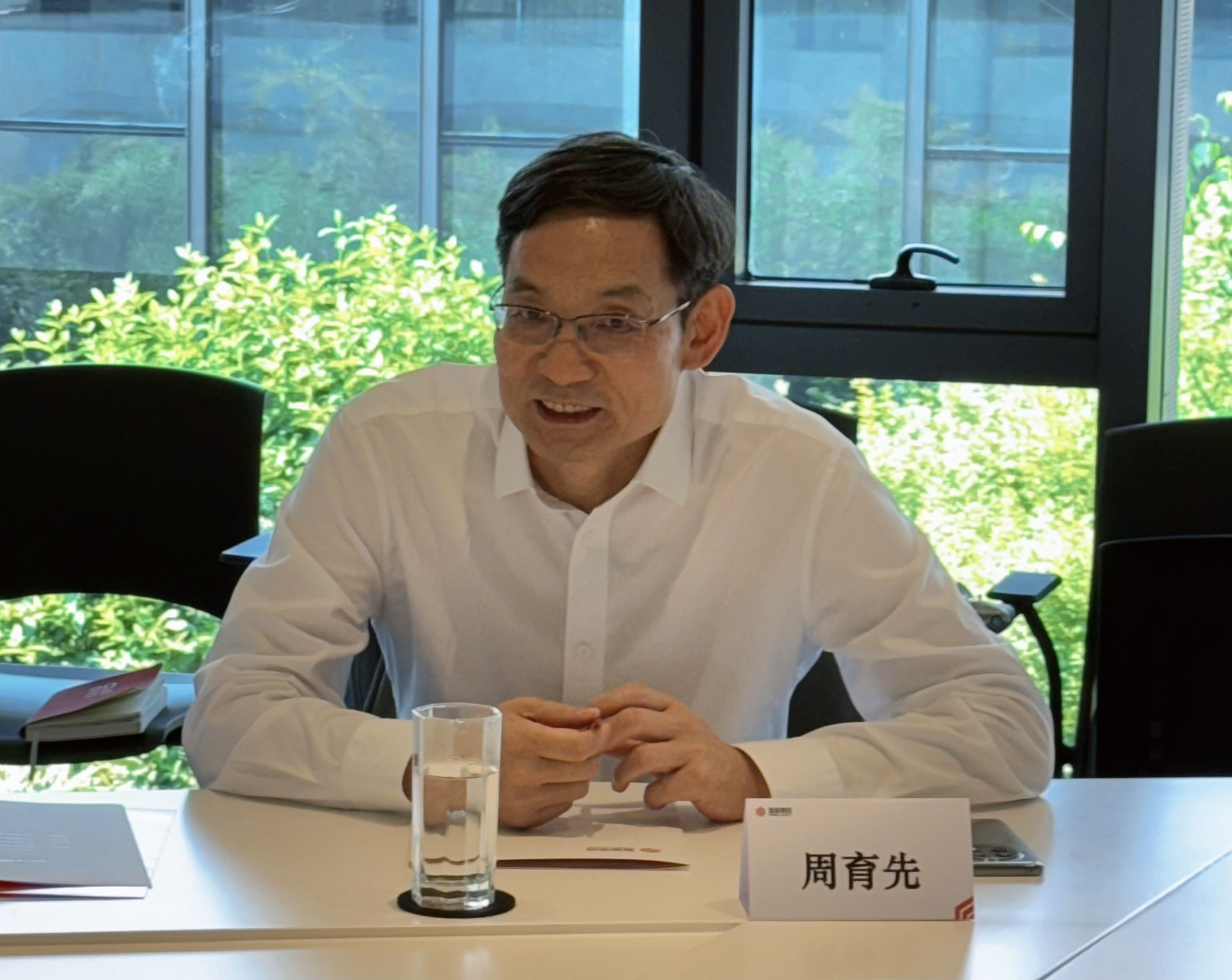 中國(guó)水泥協(xié)會(huì)會(huì)長(zhǎng)周育先一行到訪(fǎng)盤(pán)固水泥集團(tuán)